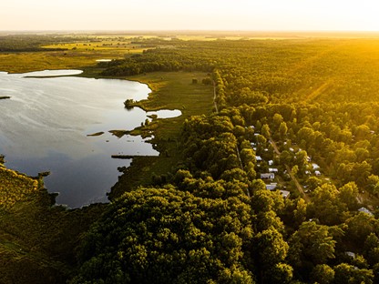 afbeelding van RCN De Noordster vanuit de lucht met het zonnetje.