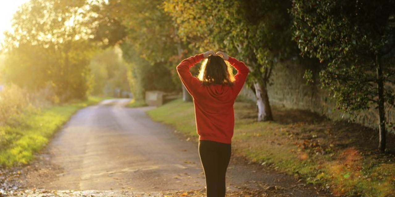 Wandeling in de zon voor een positieve boost