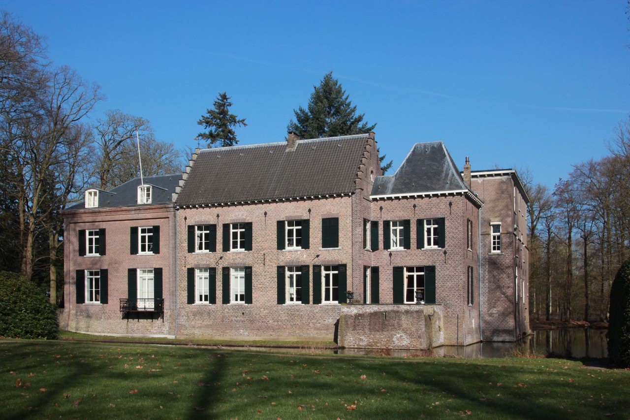 Kasteel Geldrop is het startpunt van de wandelroute over schrijver Van der Heijden
