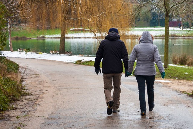 Tips bij koude handen en voeten wandelen bewegen