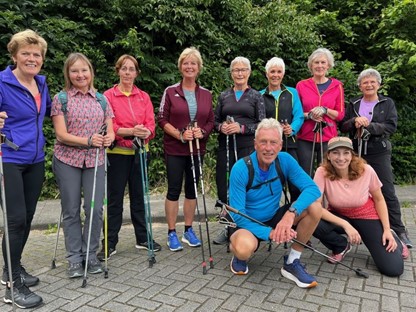 Wandelaar des Vaderlands: is Nordic Walking uitgewandeld?; Lana, Leo Neuteboom en zijn trainingsgroep