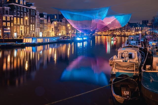 afbeelding van een lichtkunstwerk tijdens de Amsterdam Light Walk